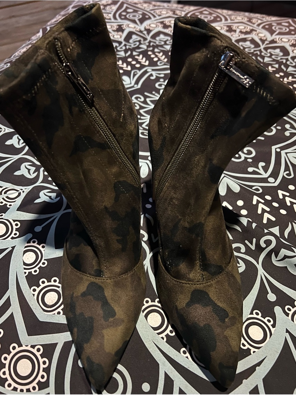 Women’s Pointed Toe Ankle Boots in Olive Camo Jessica Simpson size 7